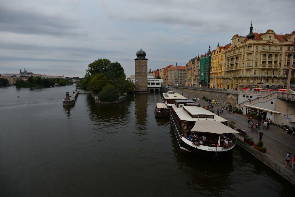 Apartments Resslova By The Dancing House Прага Екстериор снимка