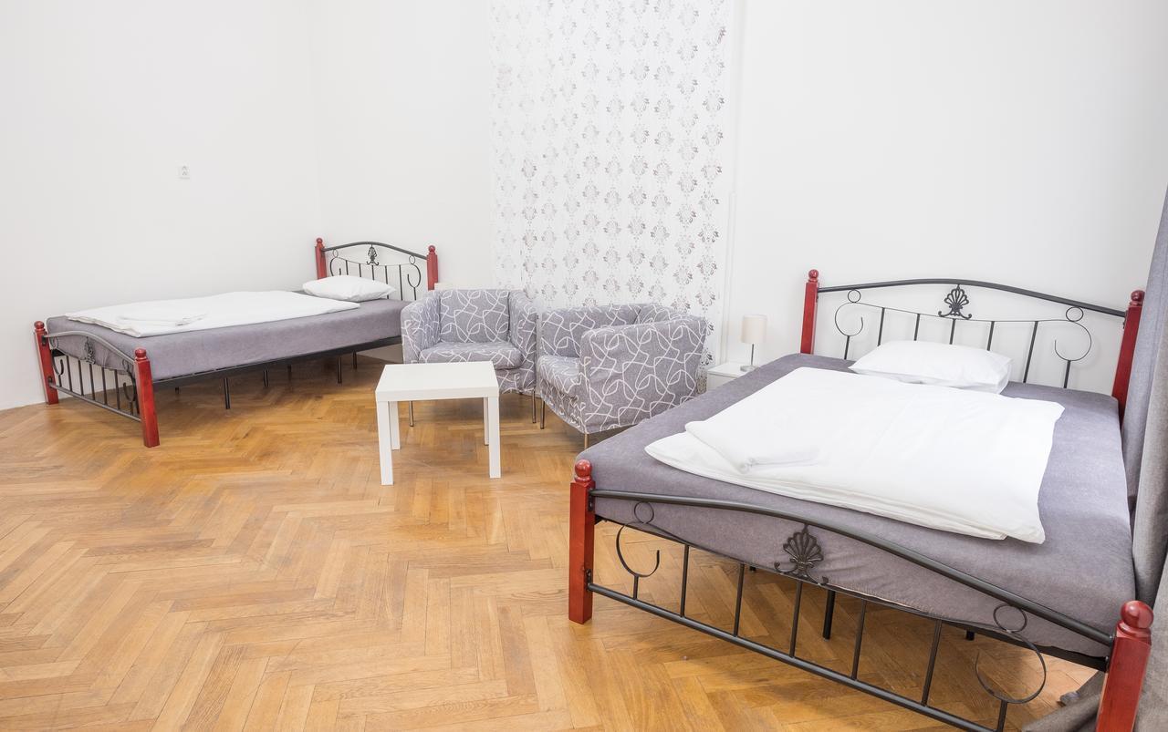 Apartments Resslova By The Dancing House Прага Екстериор снимка