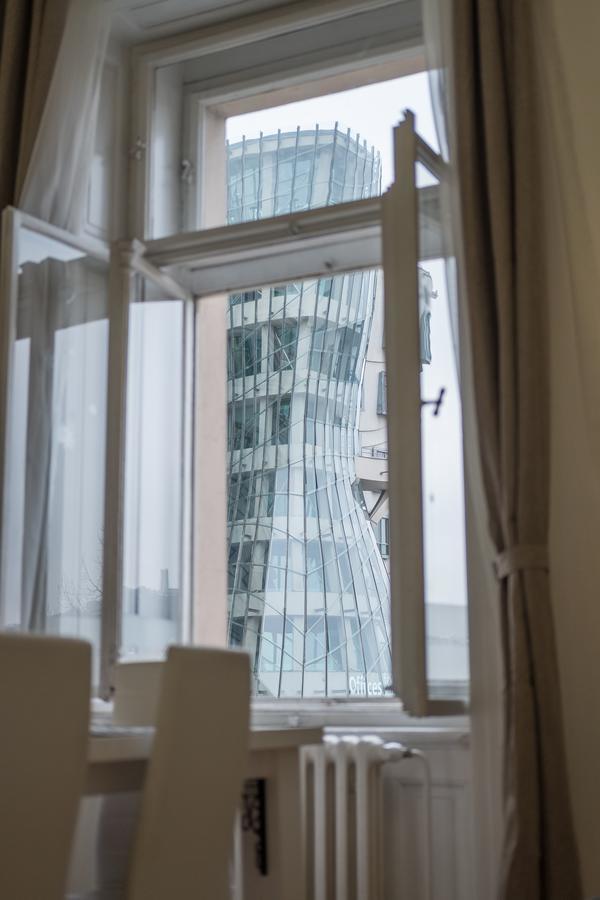 Apartments Resslova By The Dancing House Прага Екстериор снимка