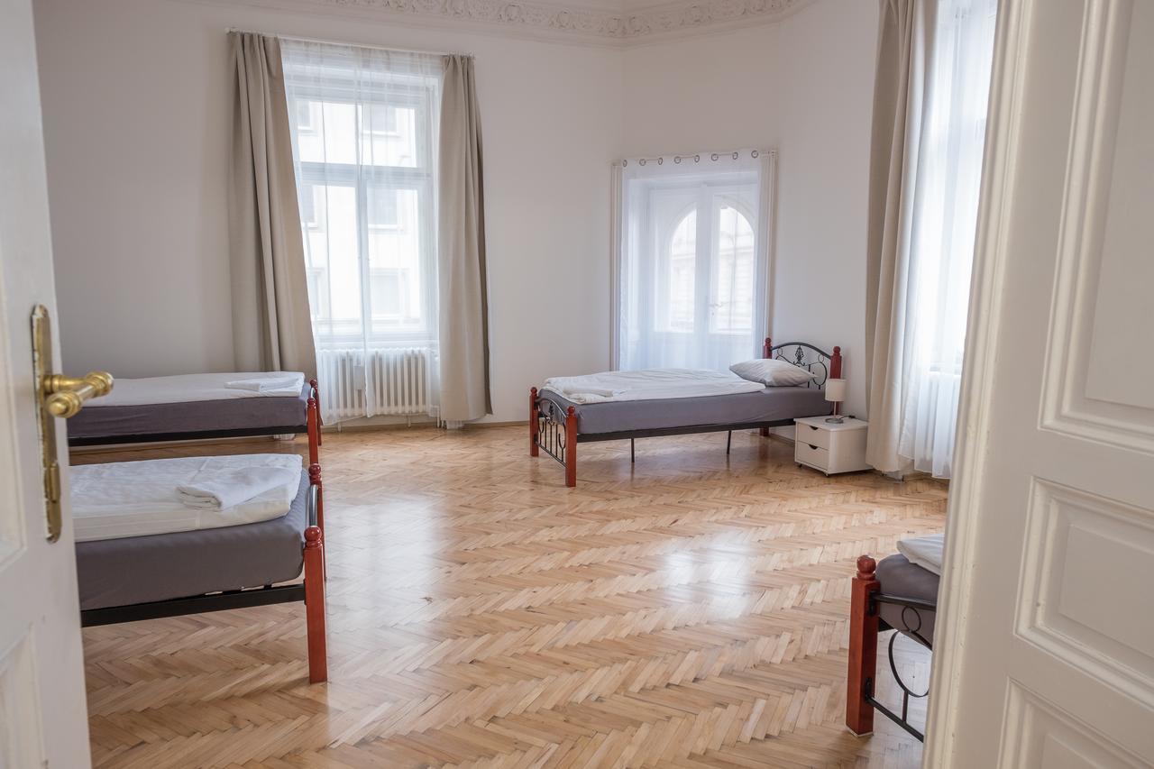 Apartments Resslova By The Dancing House Прага Екстериор снимка