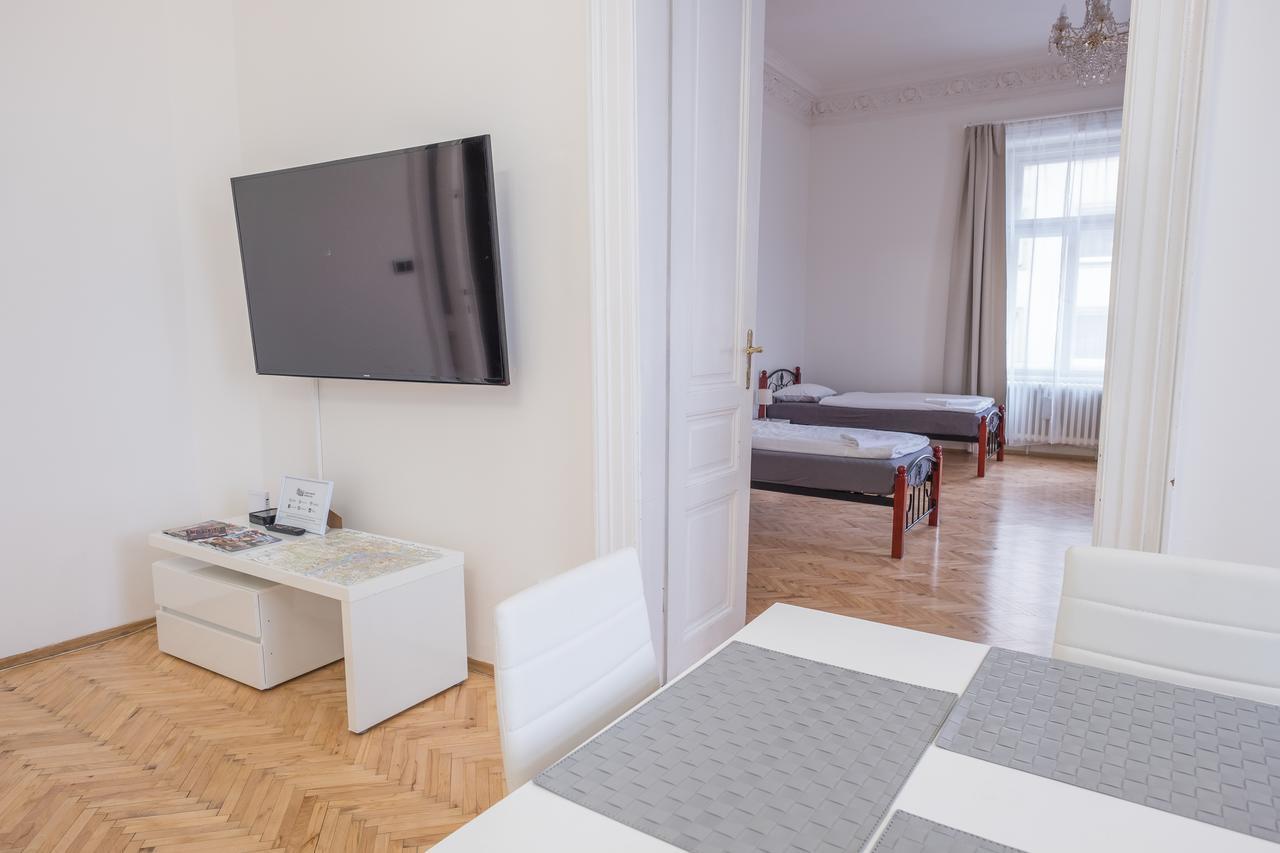 Apartments Resslova By The Dancing House Прага Екстериор снимка