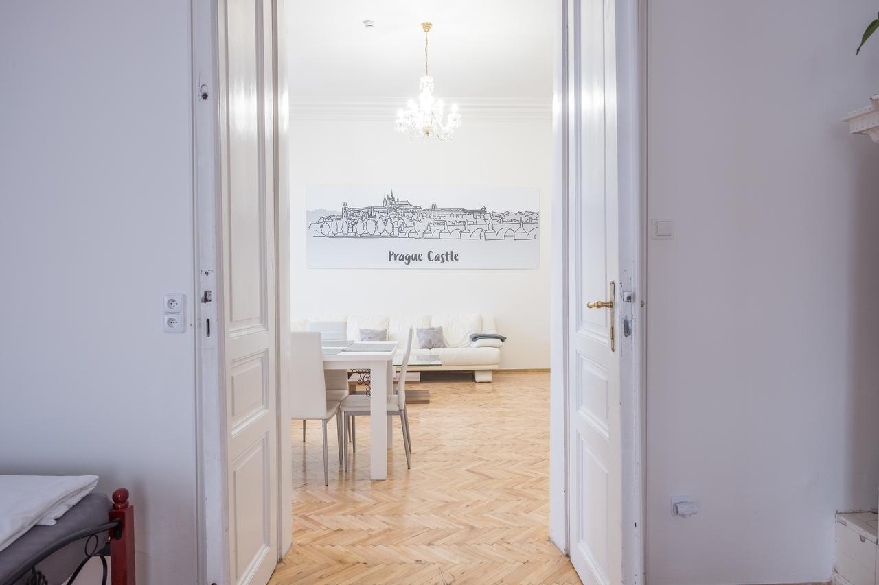 Apartments Resslova By The Dancing House Прага Екстериор снимка