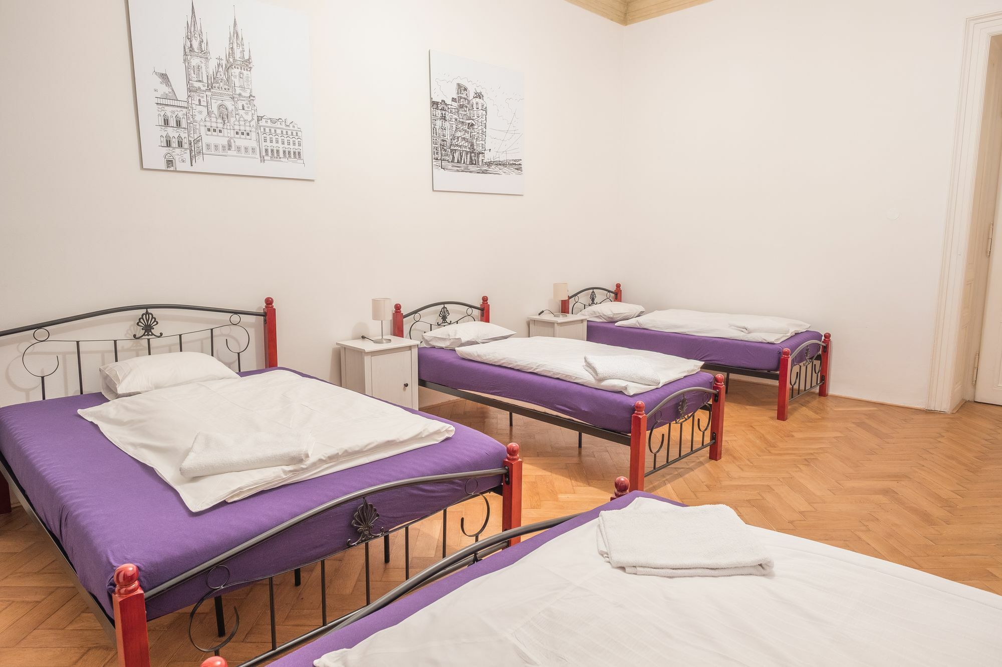 Apartments Resslova By The Dancing House Прага Екстериор снимка