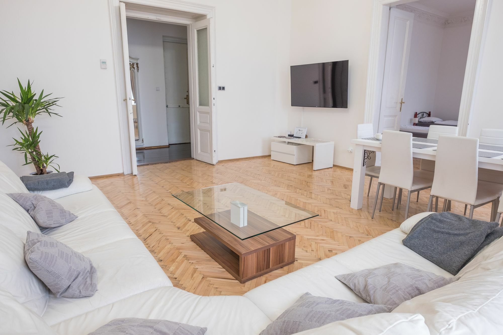 Apartments Resslova By The Dancing House Прага Екстериор снимка